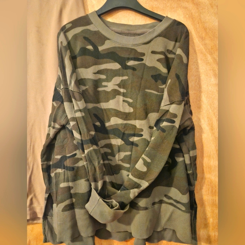 Camo sweatshirt